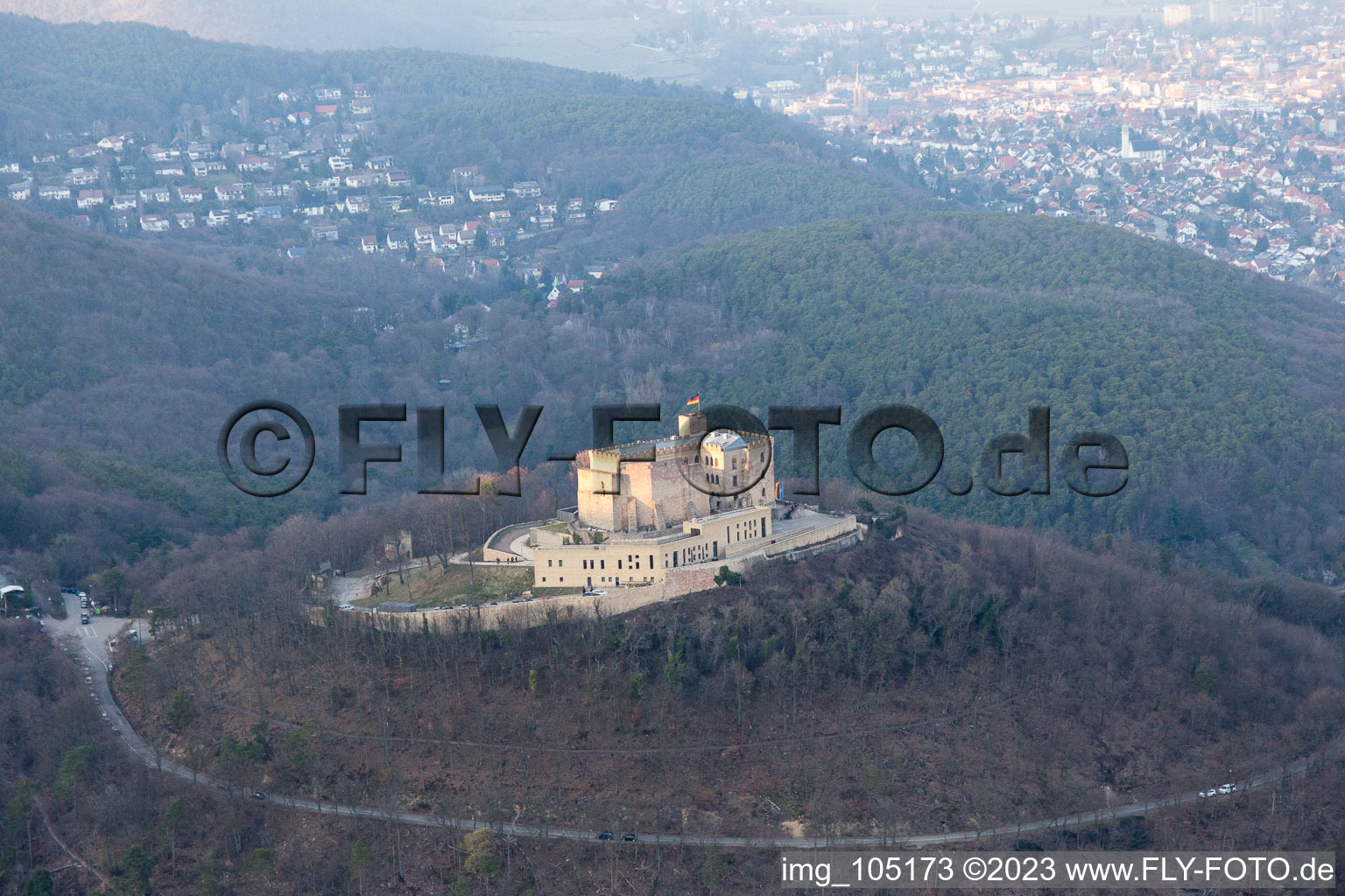 Vue aérienne de Oberhambach, Château de Hambach à le quartier Diedesfeld in Neustadt an der Weinstraße dans le département Rhénanie-Palatinat, Allemagne