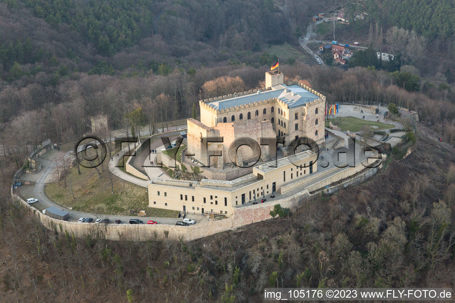 Vue aérienne de Oberhambach, Château de Hambach à le quartier Diedesfeld in Neustadt an der Weinstraße dans le département Rhénanie-Palatinat, Allemagne