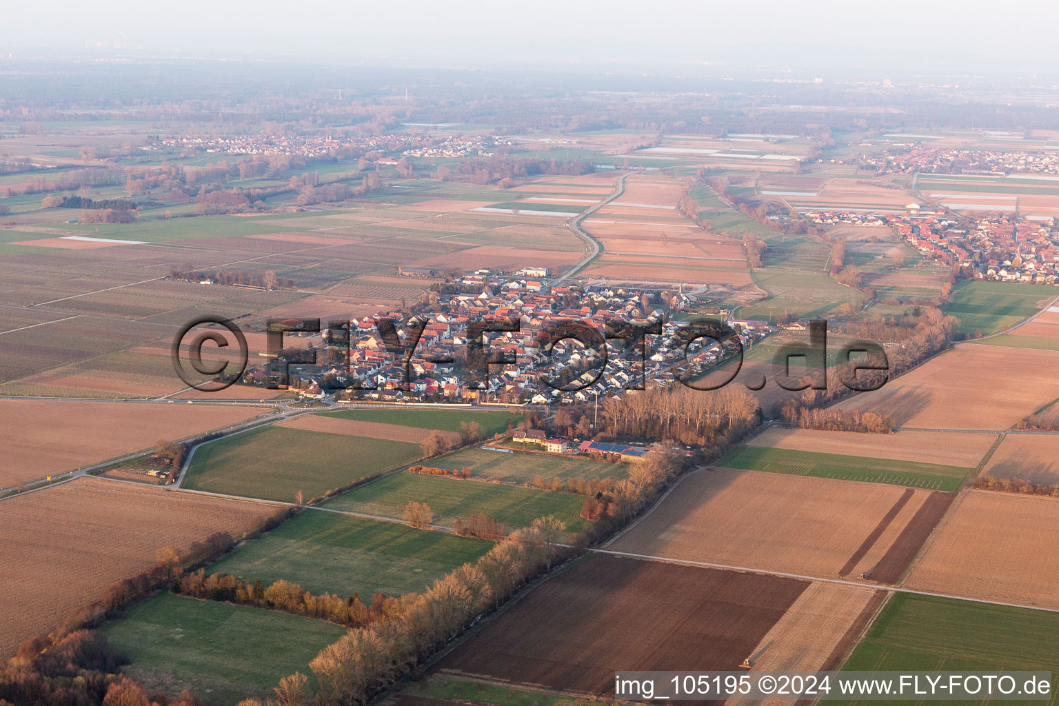 Venningen dans le département Rhénanie-Palatinat, Allemagne vu d'un drone