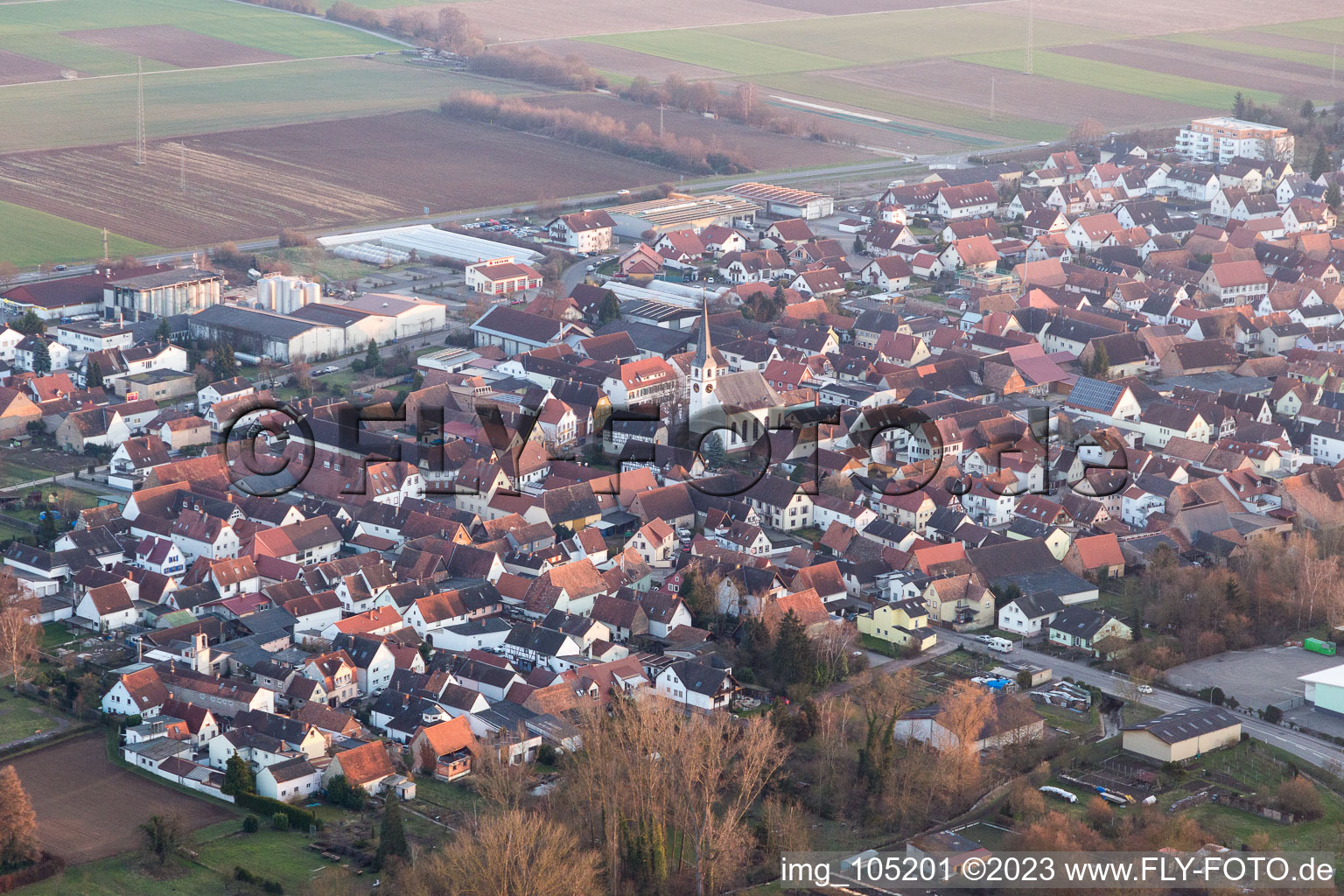 Vue aérienne de Niederhochstadt dans le département Rhénanie-Palatinat, Allemagne