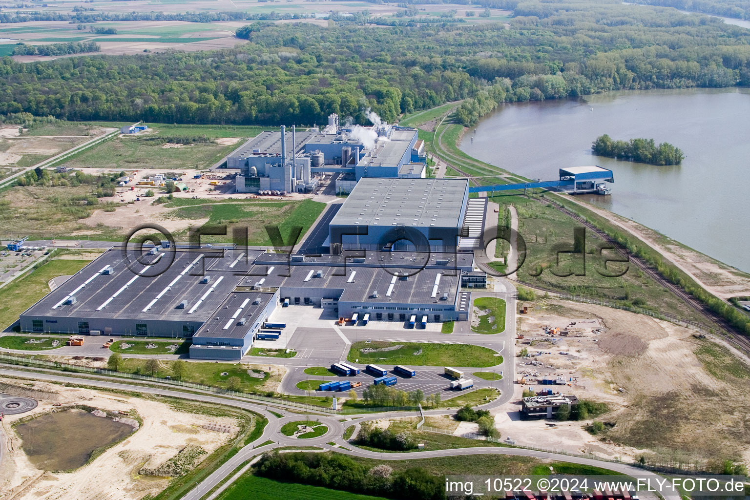 Vue oblique de Zone industrielle d'Oberwald, usine de papier de palme à Wörth am Rhein dans le département Rhénanie-Palatinat, Allemagne