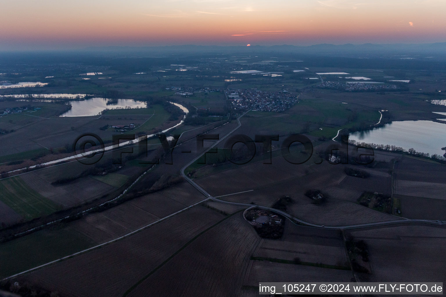 Vue d'oiseau de Neupotz dans le département Rhénanie-Palatinat, Allemagne