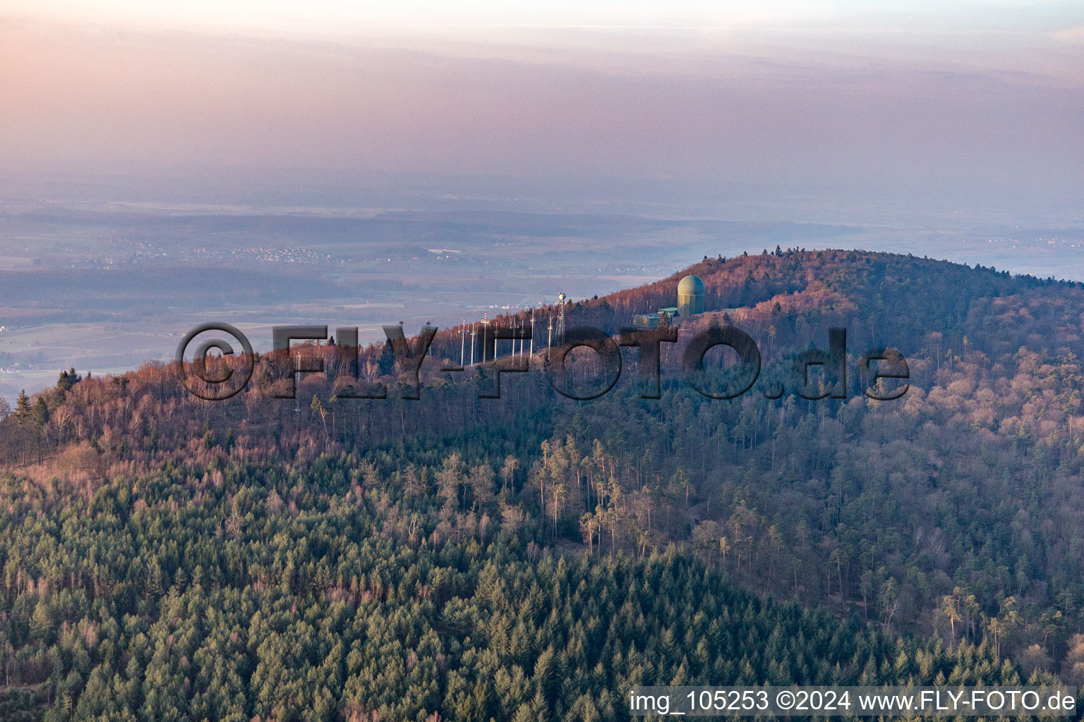 Vue aérienne de Station radar à Lampertsloch dans le département Bas Rhin, France