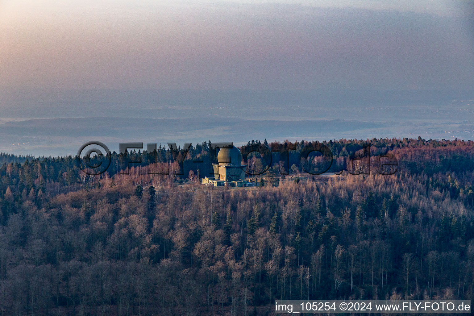 Vue aérienne de Station radar à Lampertsloch dans le département Bas Rhin, France