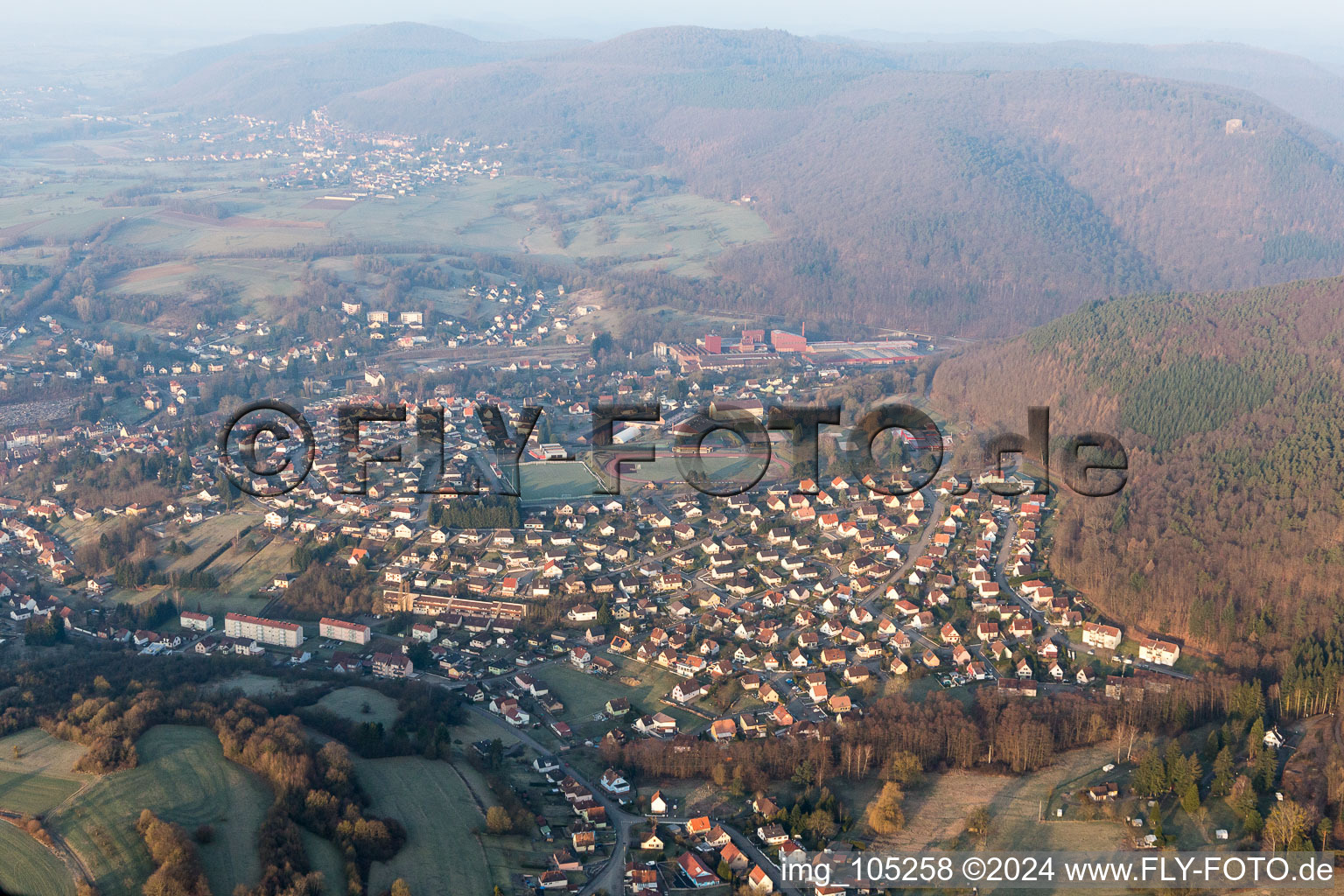 Vue d'oiseau de Niederbronn-les-Bains dans le département Bas Rhin, France