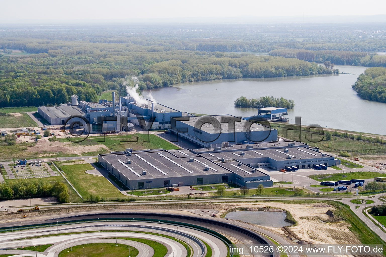 Zone industrielle d'Oberwald, usine de papier de palme à Wörth am Rhein dans le département Rhénanie-Palatinat, Allemagne d'en haut