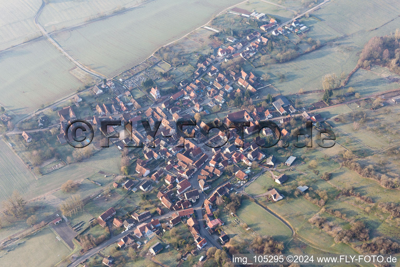 Vue aérienne de Weinbourg dans le département Bas Rhin, France