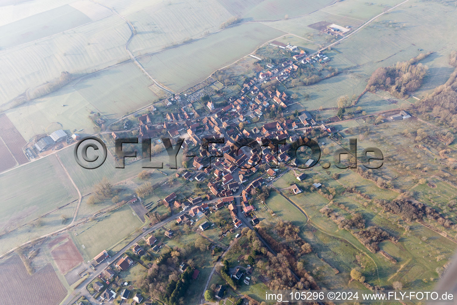 Vue aérienne de Weinbourg dans le département Bas Rhin, France