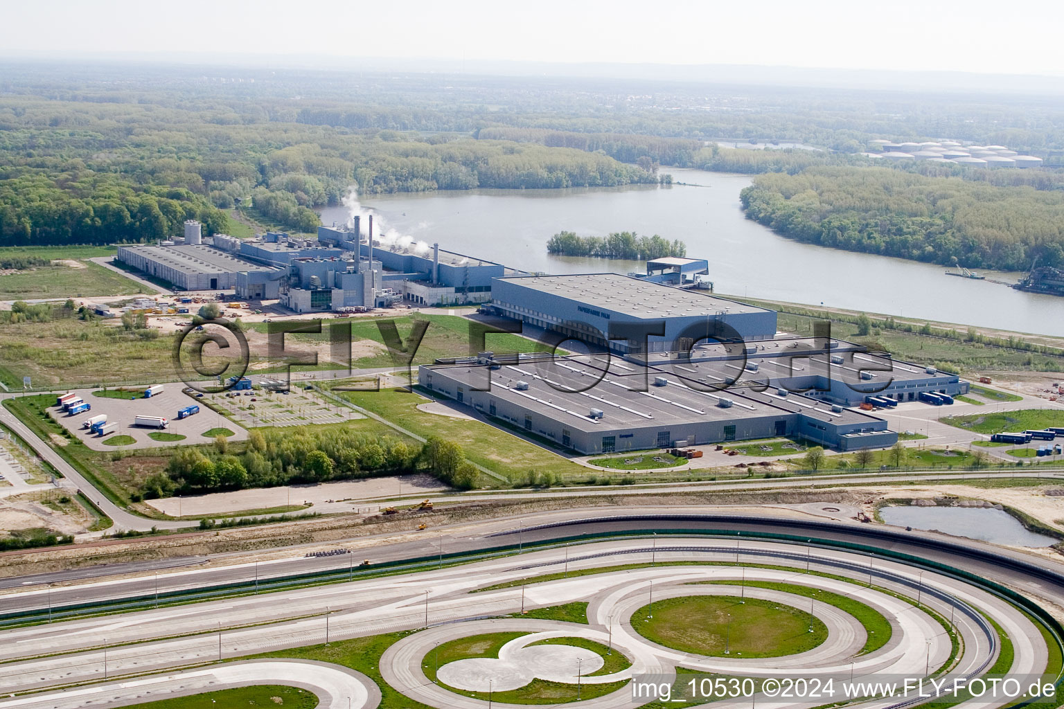 Zone industrielle d'Oberwald, usine de papier de palme à Wörth am Rhein dans le département Rhénanie-Palatinat, Allemagne hors des airs