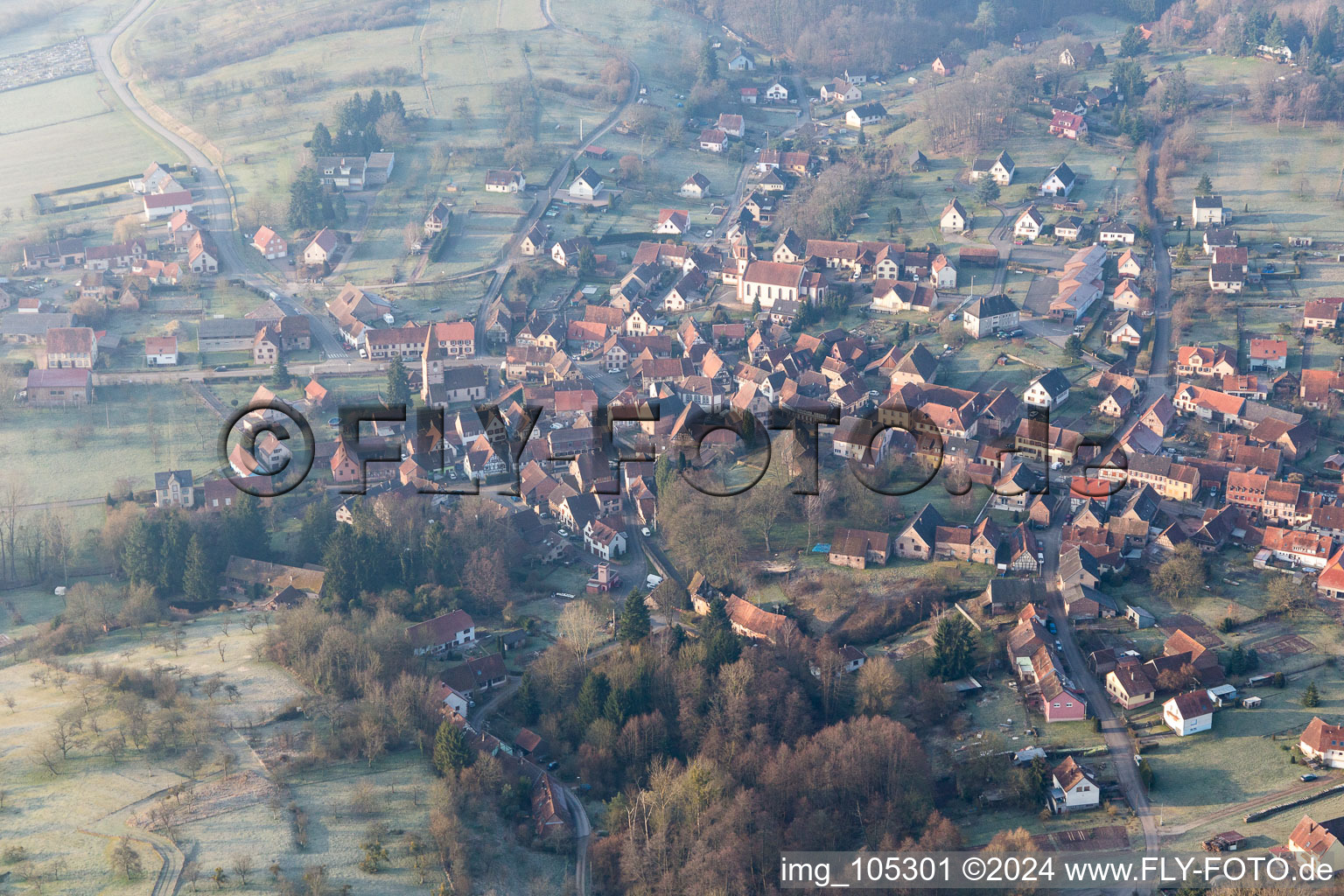 Vue aérienne de Weiterswiller dans le département Bas Rhin, France