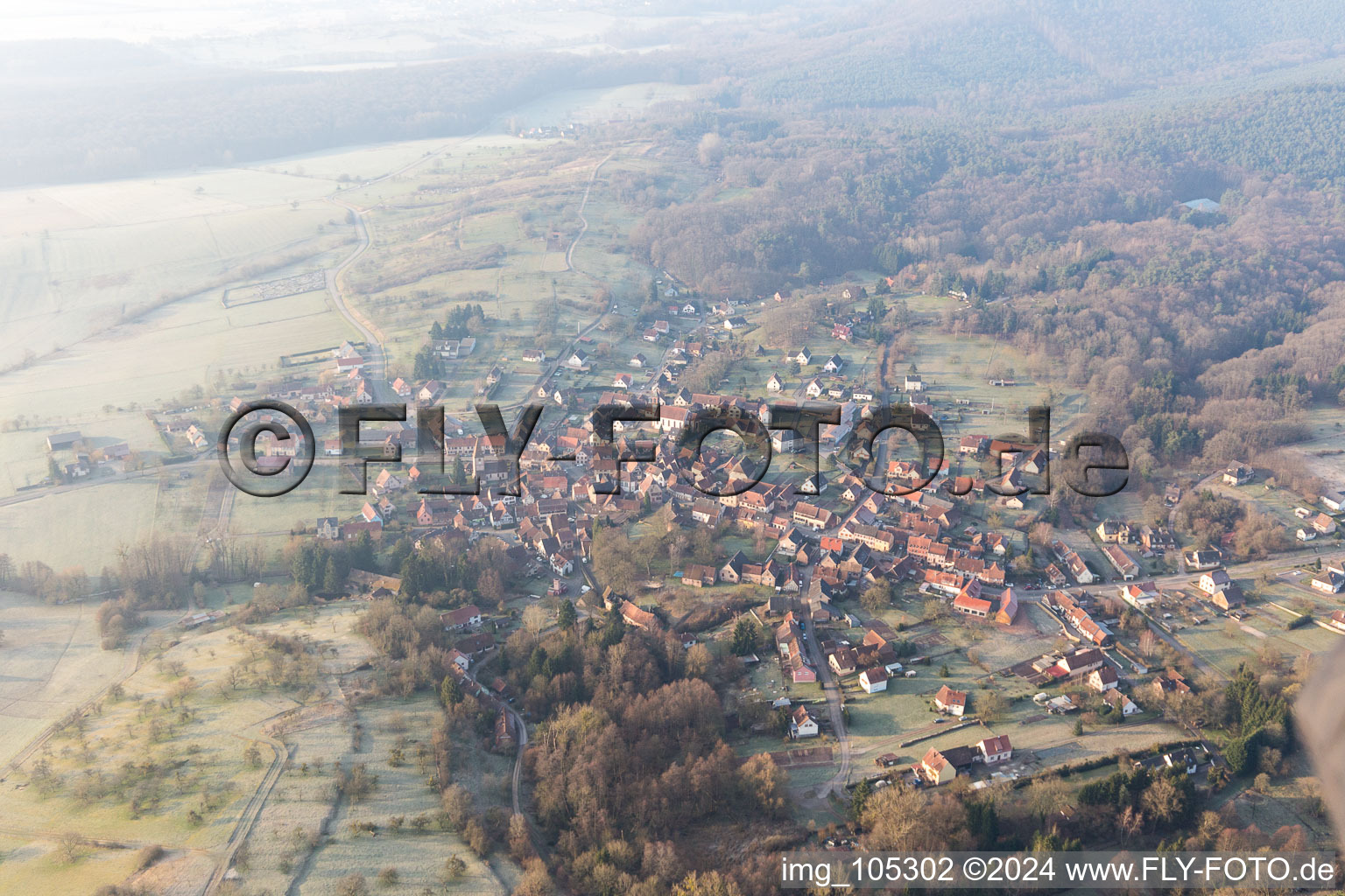 Vue aérienne de Weiterswiller dans le département Bas Rhin, France