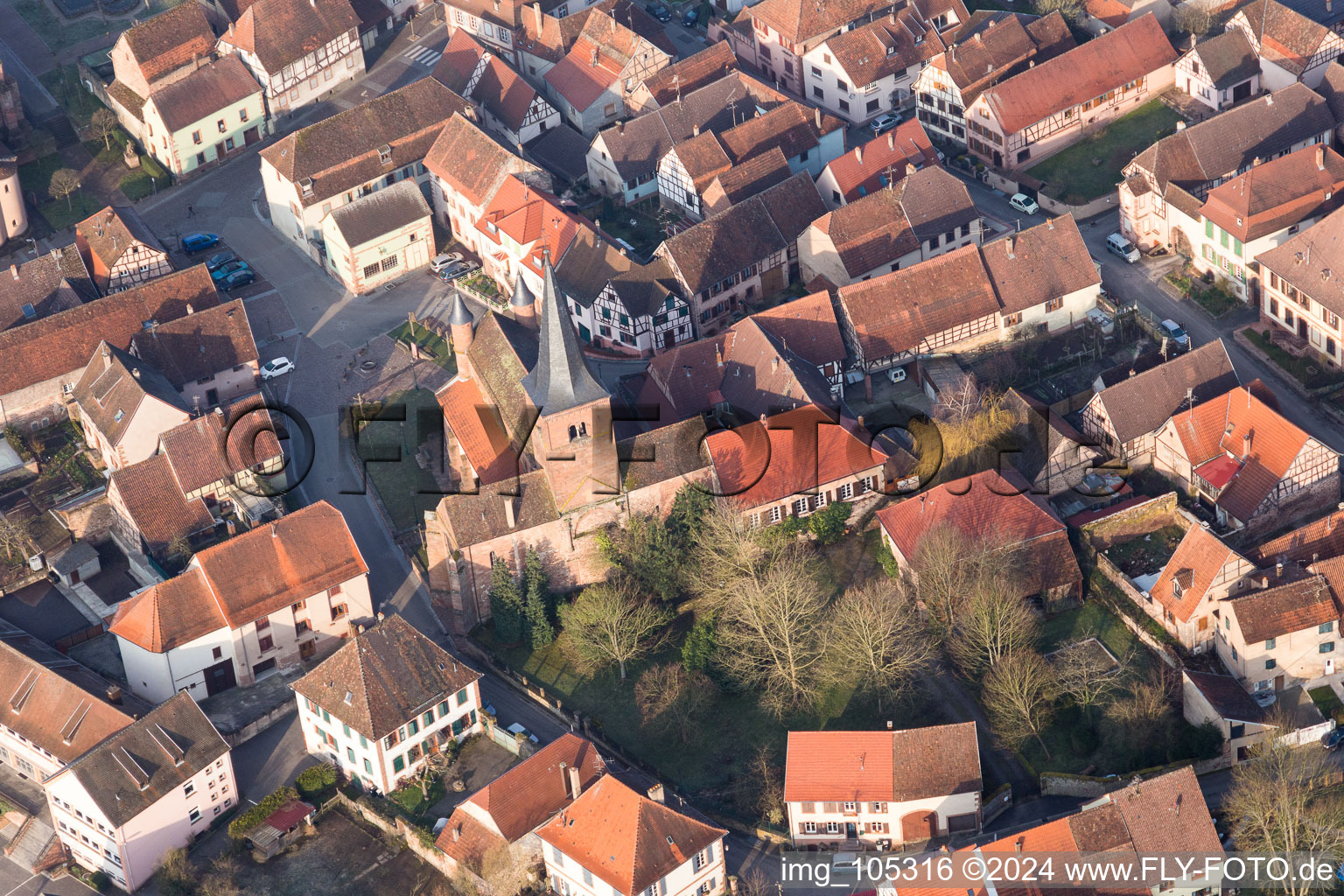 Vue oblique de Neuwiller-lès-Saverne dans le département Bas Rhin, France