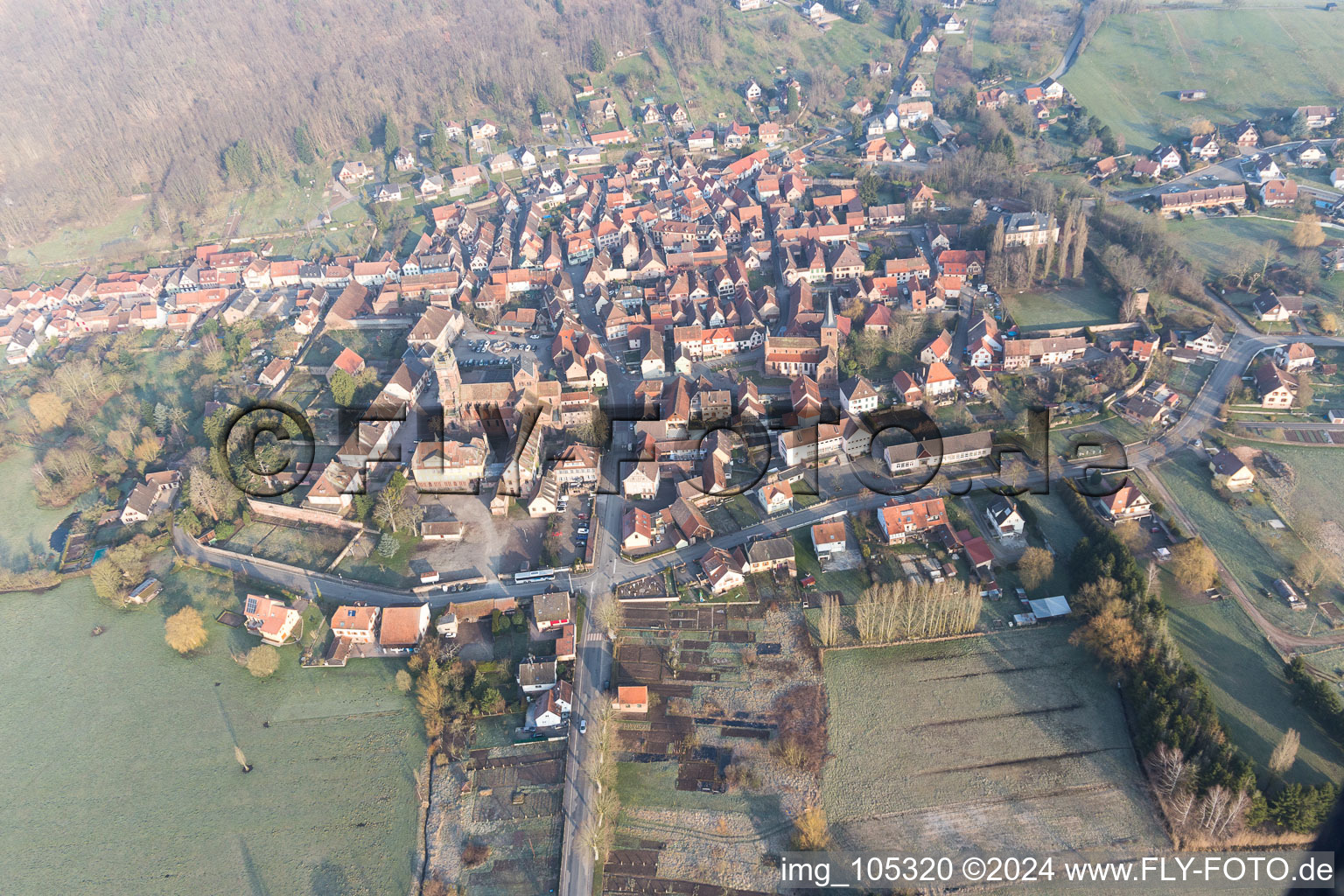 Neuwiller-lès-Saverne dans le département Bas Rhin, France vue d'en haut