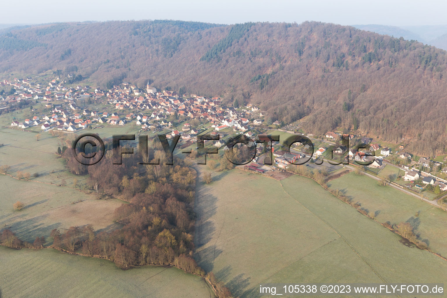 Vue aérienne de Ernolsheim-lès-Saverne dans le département Bas Rhin, France
