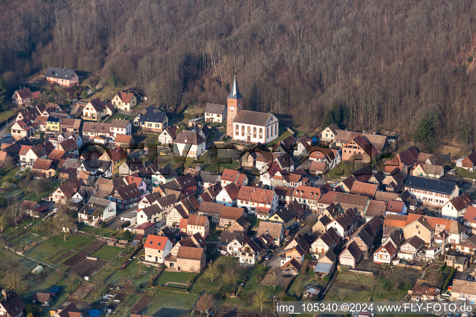 Vue aérienne de Ernolsheim-lès-Saverne dans le département Bas Rhin, France