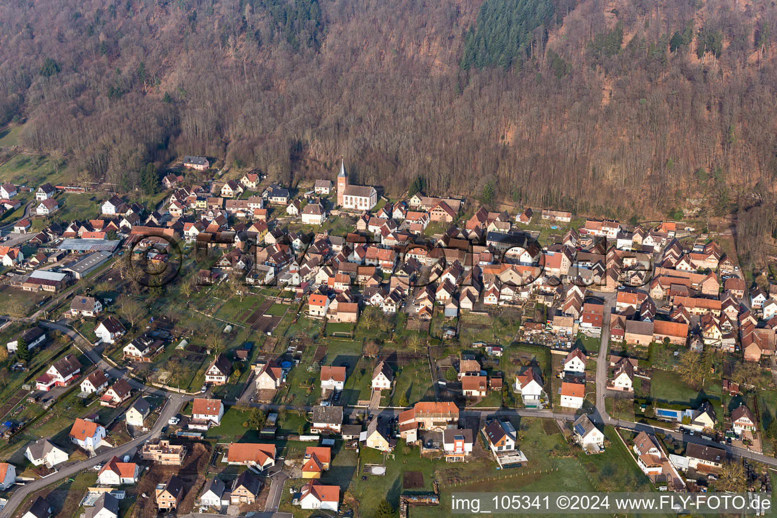 Photographie aérienne de Ernolsheim-lès-Saverne dans le département Bas Rhin, France