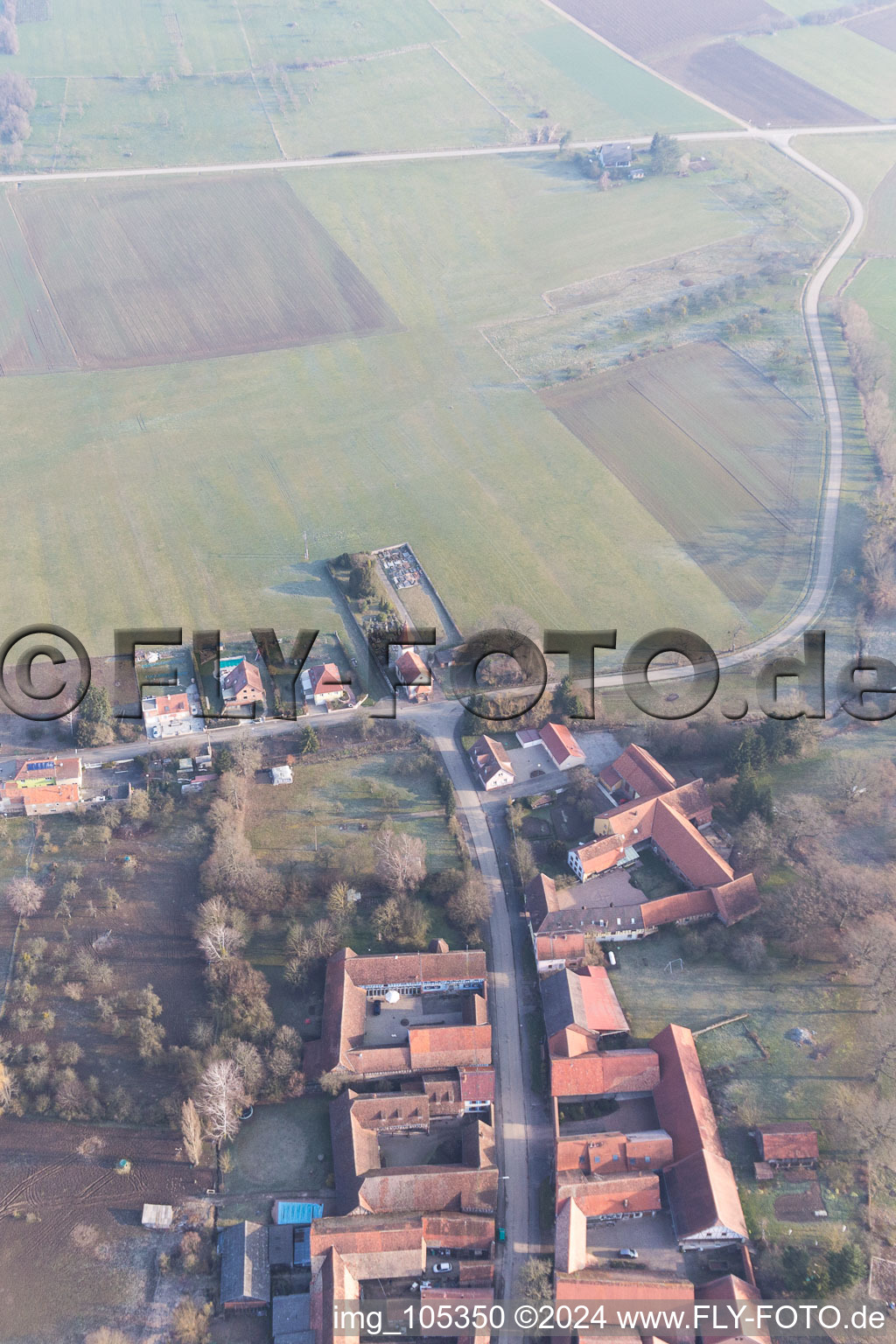 Vue aérienne de Issenhausen dans le département Bas Rhin, France