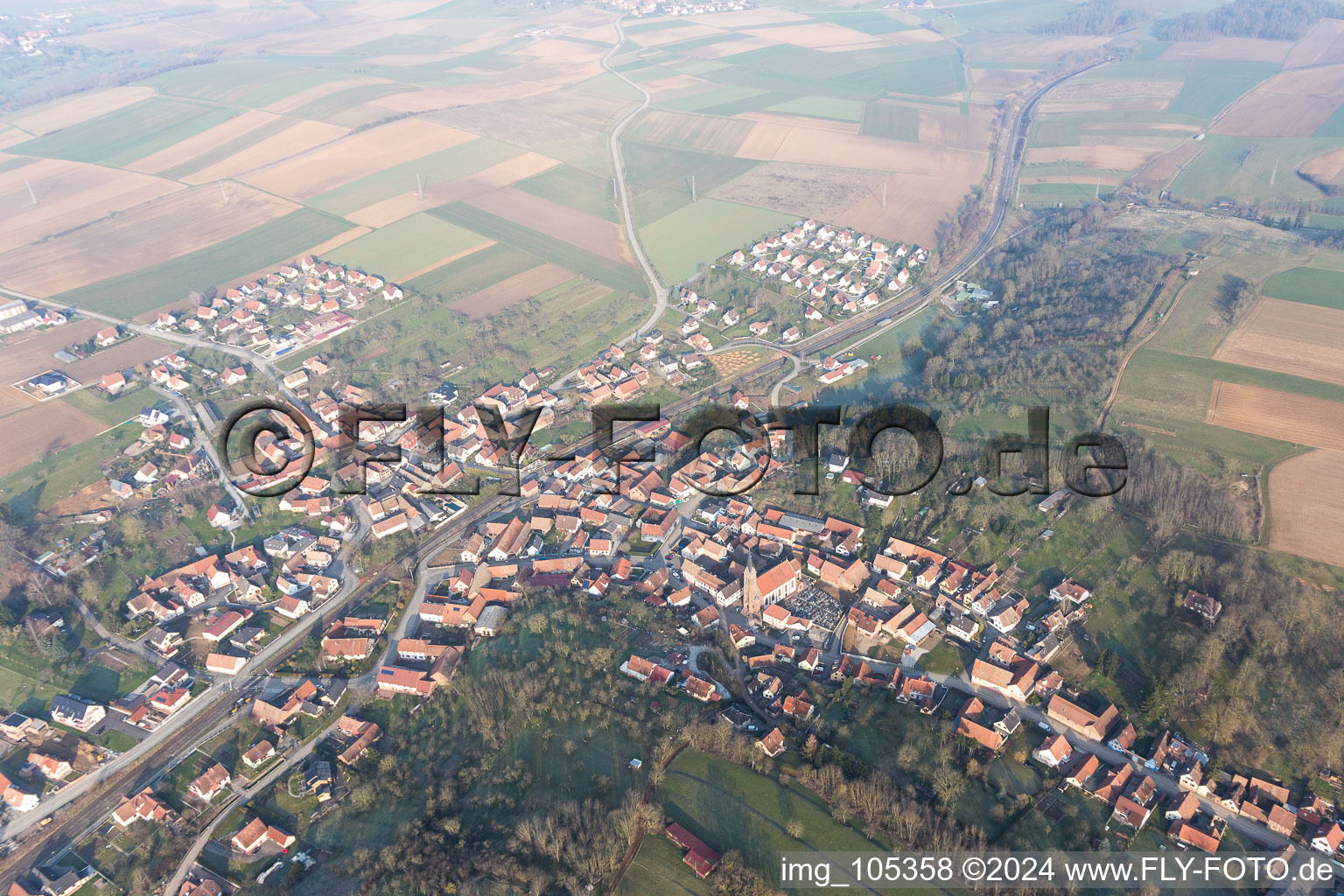 Vue aérienne de Ettendorf dans le département Bas Rhin, France