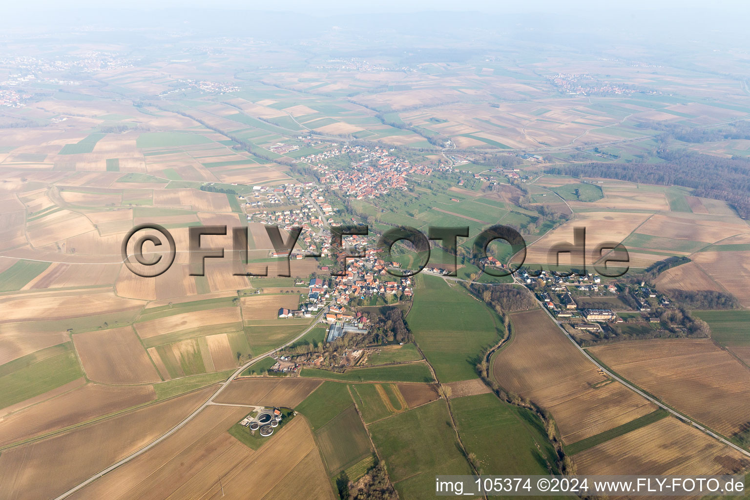 Vue aérienne de Oberrœdern dans le département Bas Rhin, France