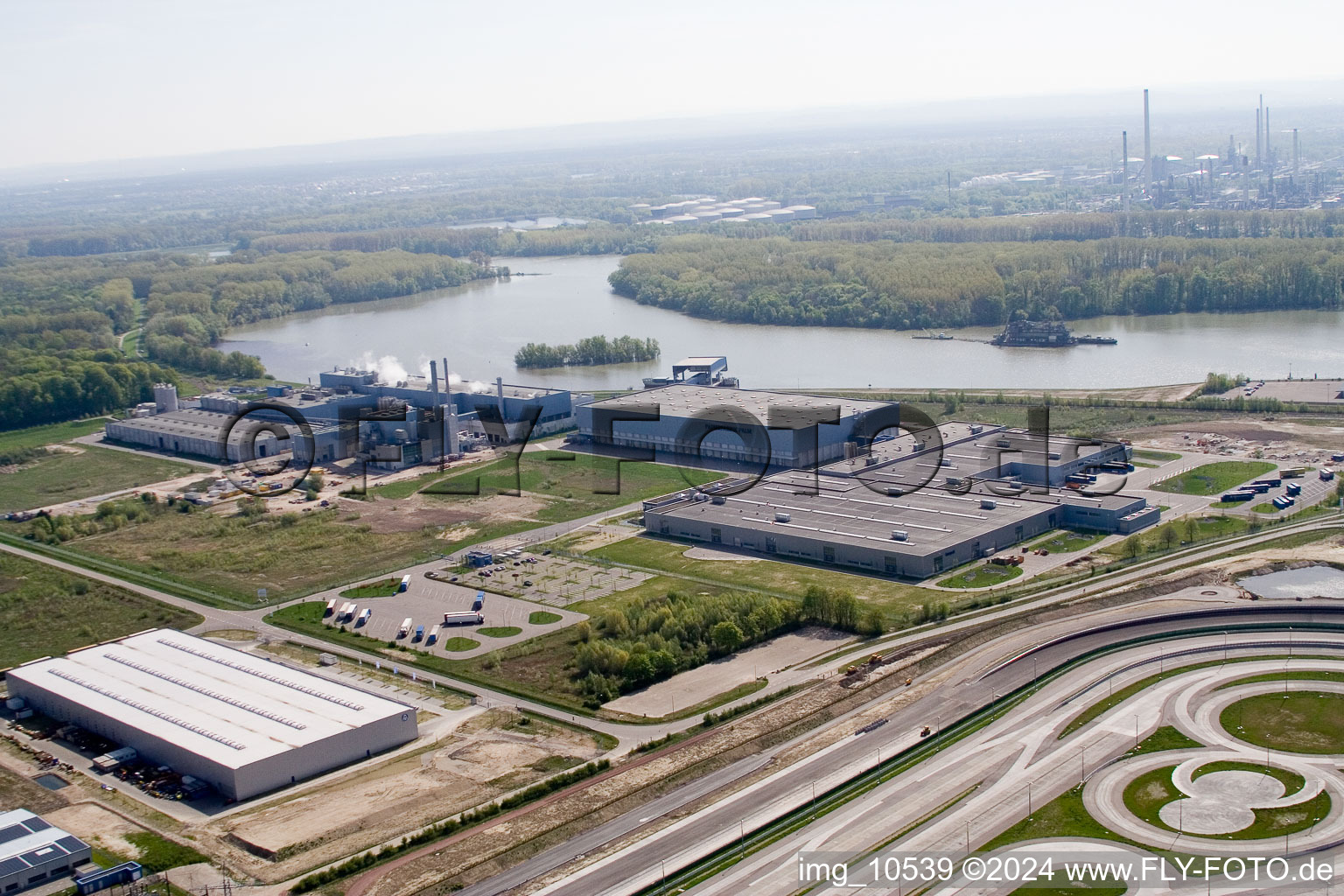 Zone industrielle d'Oberwald, usine de papier de palme à Wörth am Rhein dans le département Rhénanie-Palatinat, Allemagne vue d'en haut