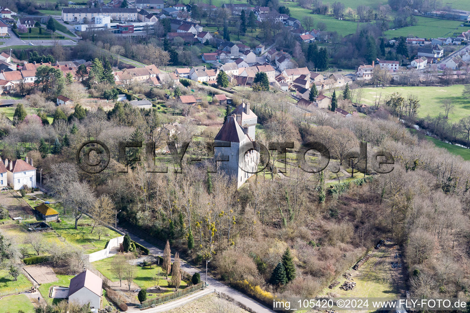 Vue aérienne de Épinac dans le département Saône et Loire, France