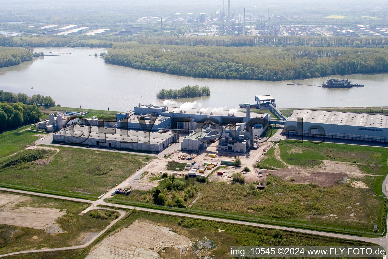 Zone industrielle d'Oberwald, usine de papier de palme à Wörth am Rhein dans le département Rhénanie-Palatinat, Allemagne depuis l'avion