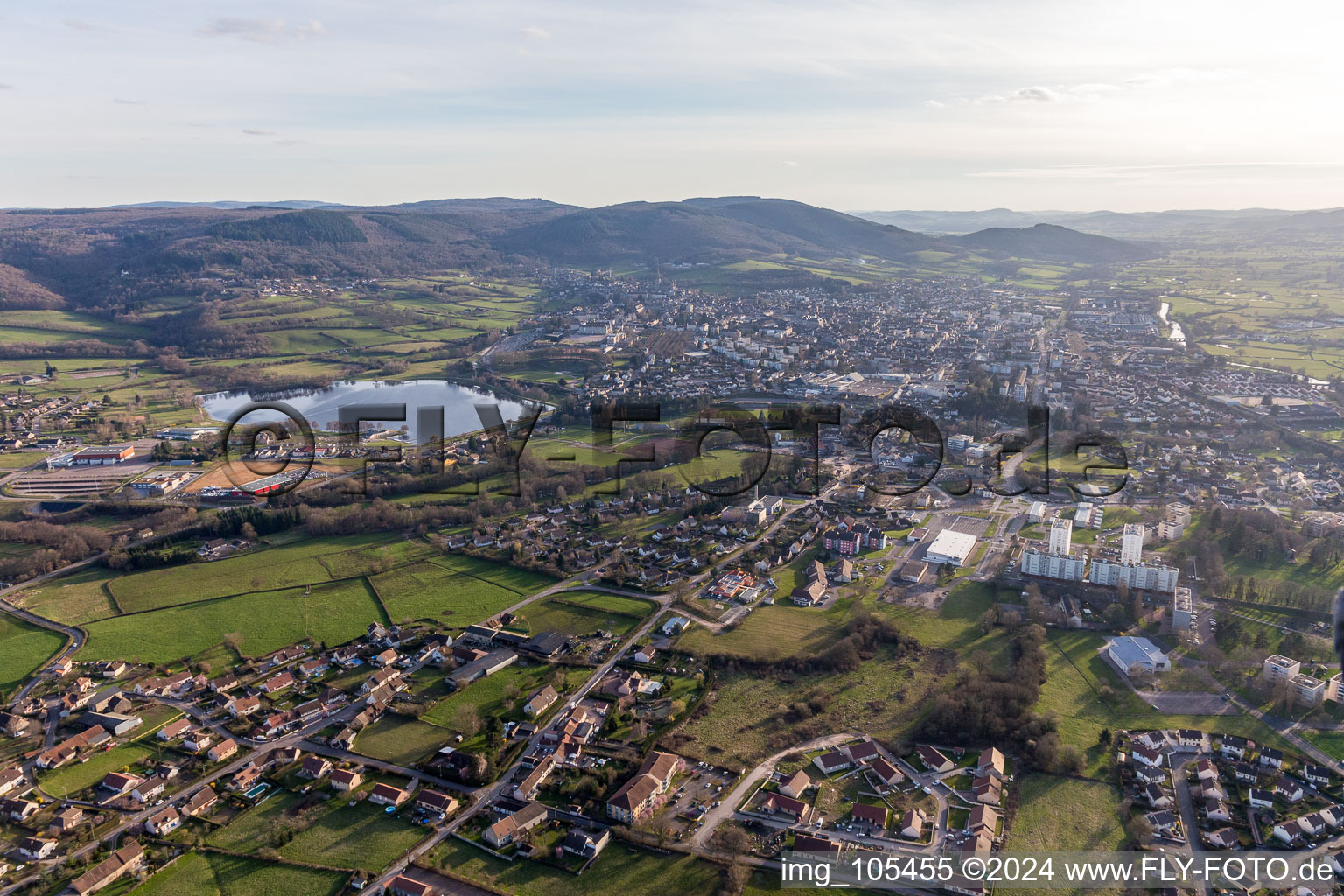 Vue aérienne de (Bourgogne) à Autun dans le département Saône et Loire, France