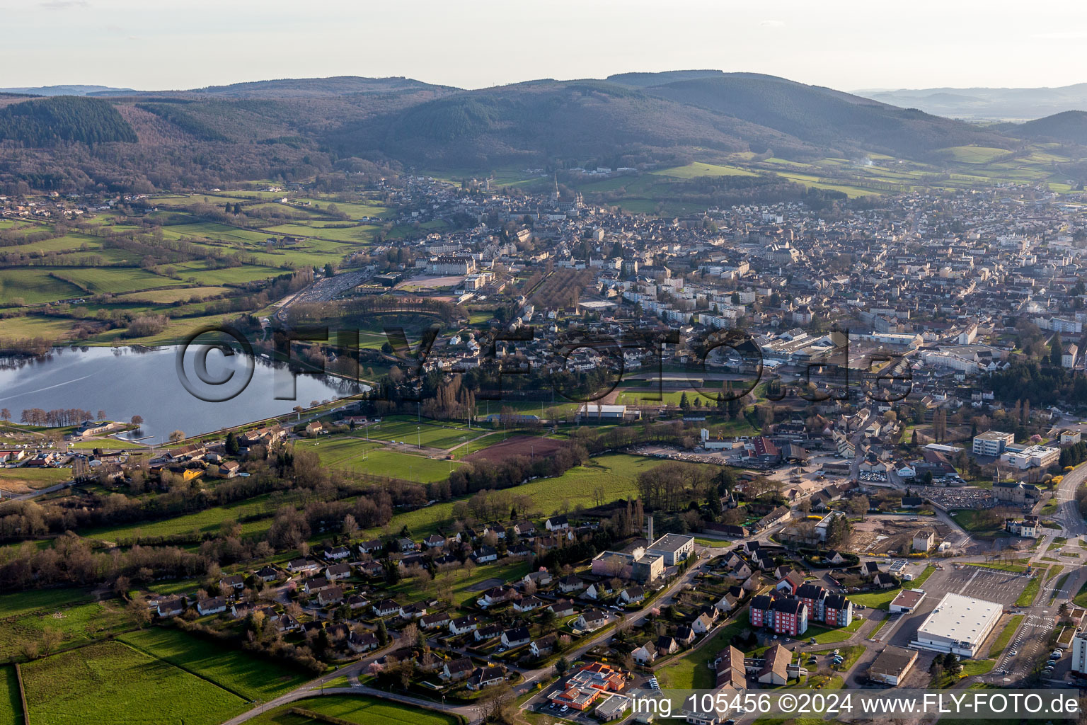 Vue aérienne de (Bourgogne) à Autun dans le département Saône et Loire, France