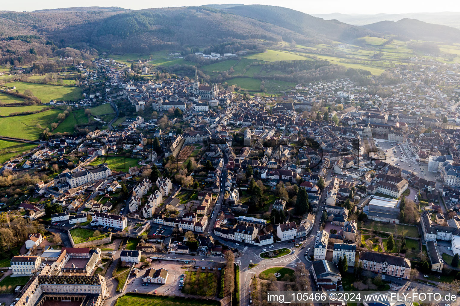 (Bourgogne) à Autun dans le département Saône et Loire, France vue du ciel