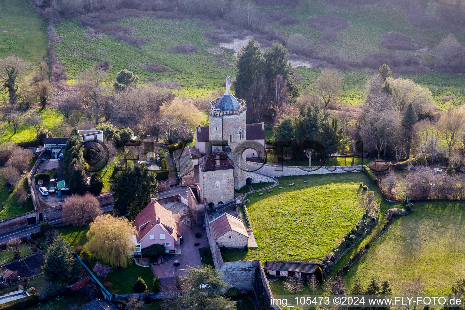 (Bourgogne) à Autun dans le département Saône et Loire, France d'un drone