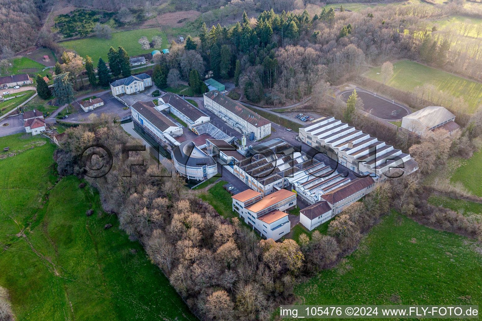 (Bourgogne) à Autun dans le département Saône et Loire, France vu d'un drone
