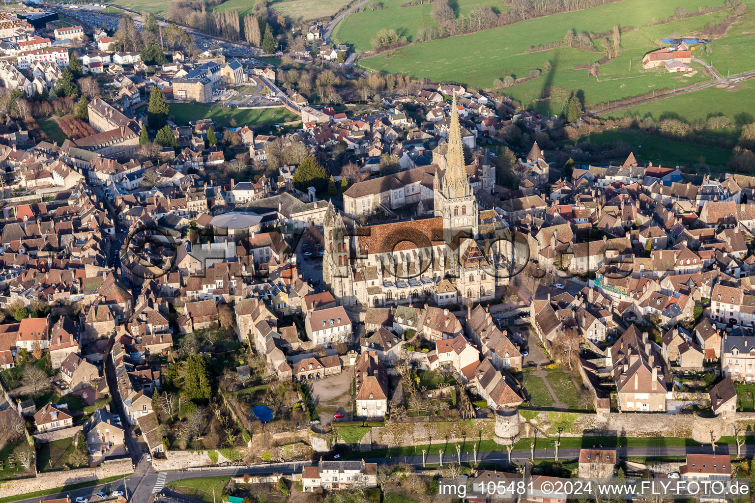 Vue oblique de (Bourgogne) à Autun dans le département Saône et Loire, France