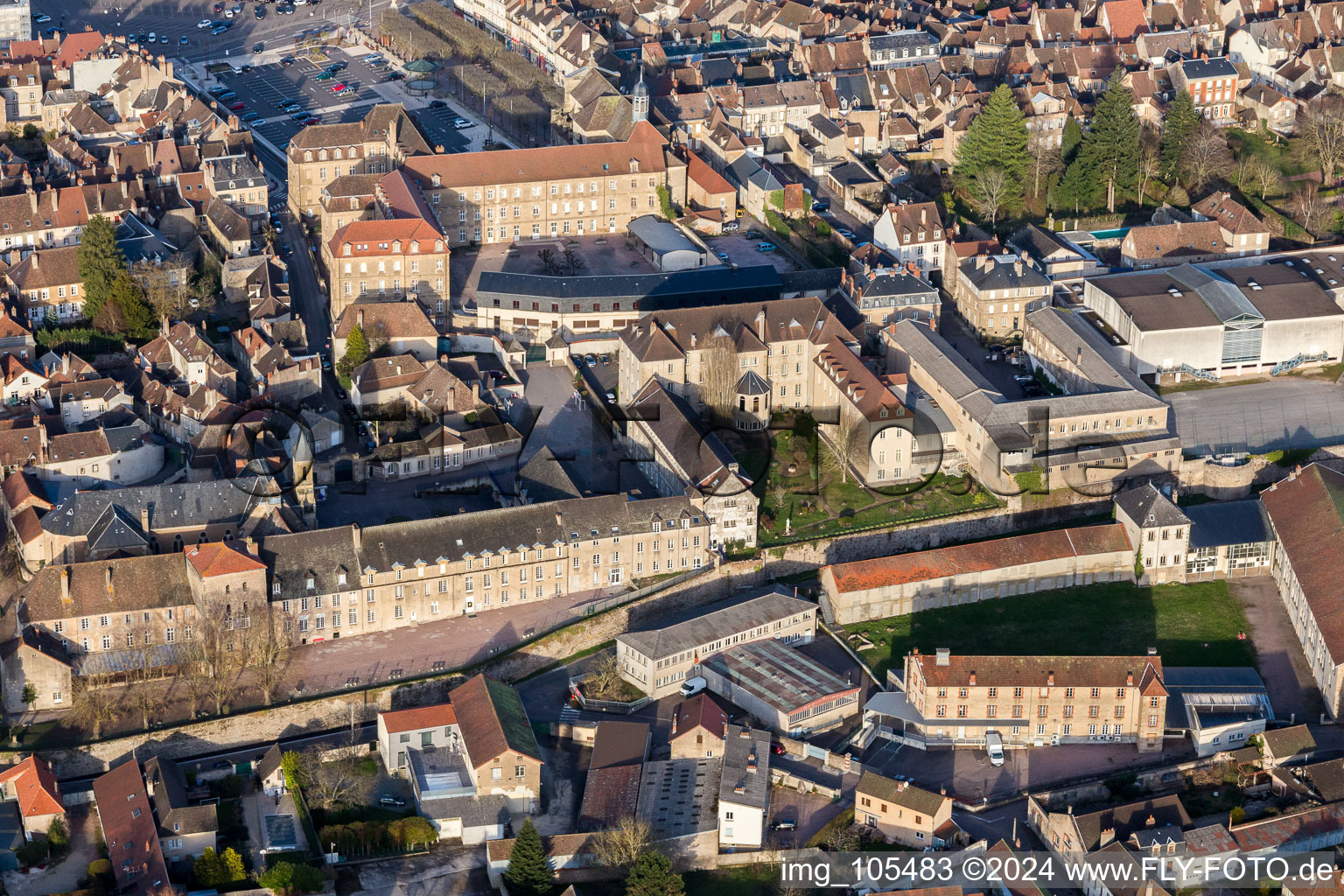 (Bourgogne) à Autun dans le département Saône et Loire, France hors des airs