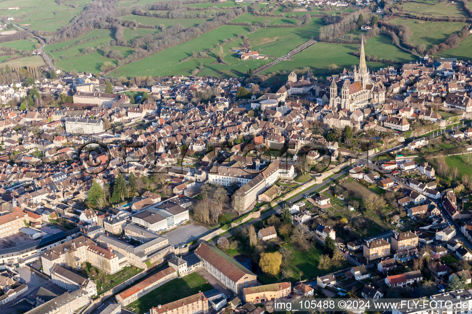 (Bourgogne) à Autun dans le département Saône et Loire, France vue du ciel