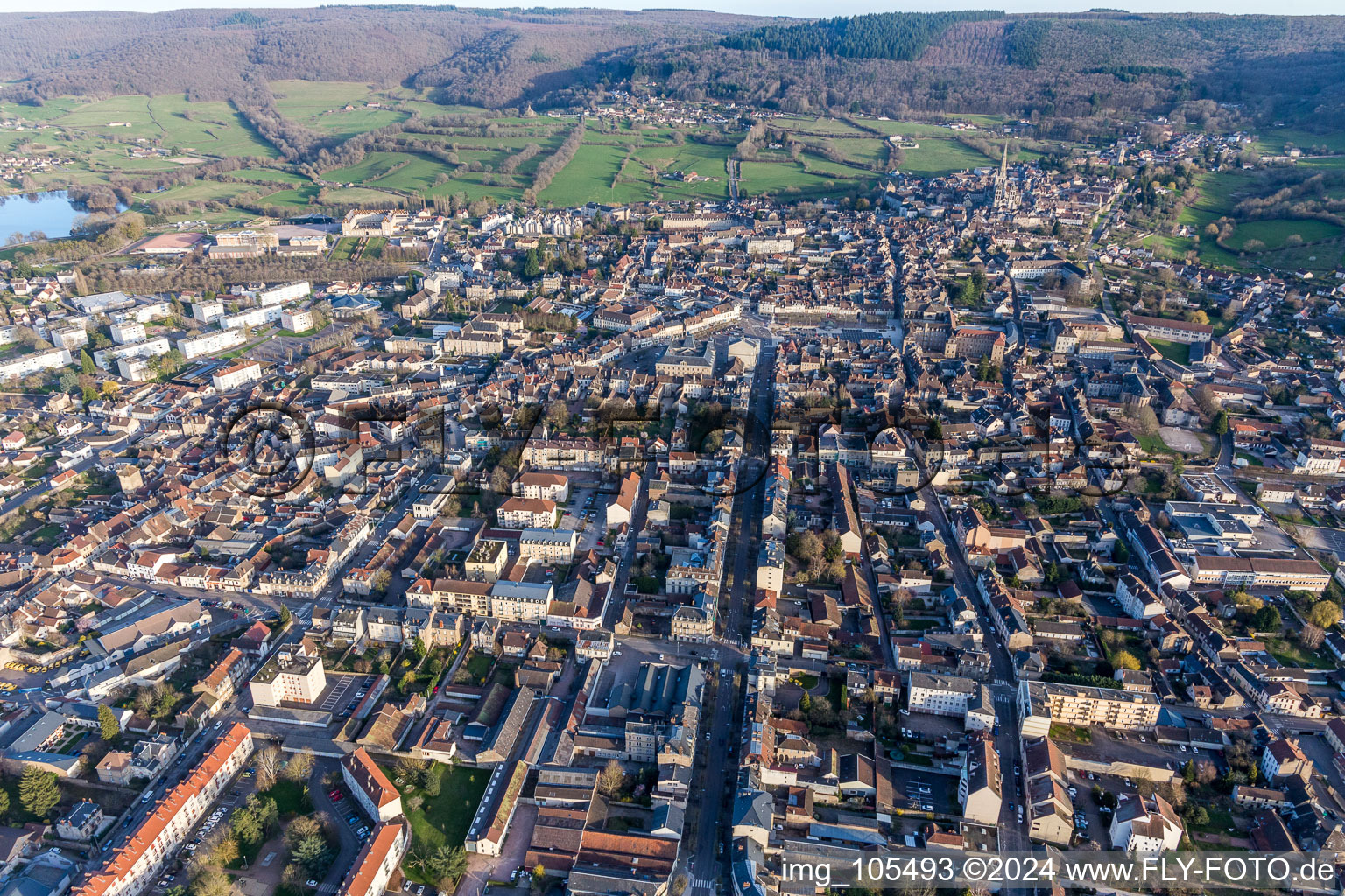 (Bourgogne) à Autun dans le département Saône et Loire, France du point de vue du drone