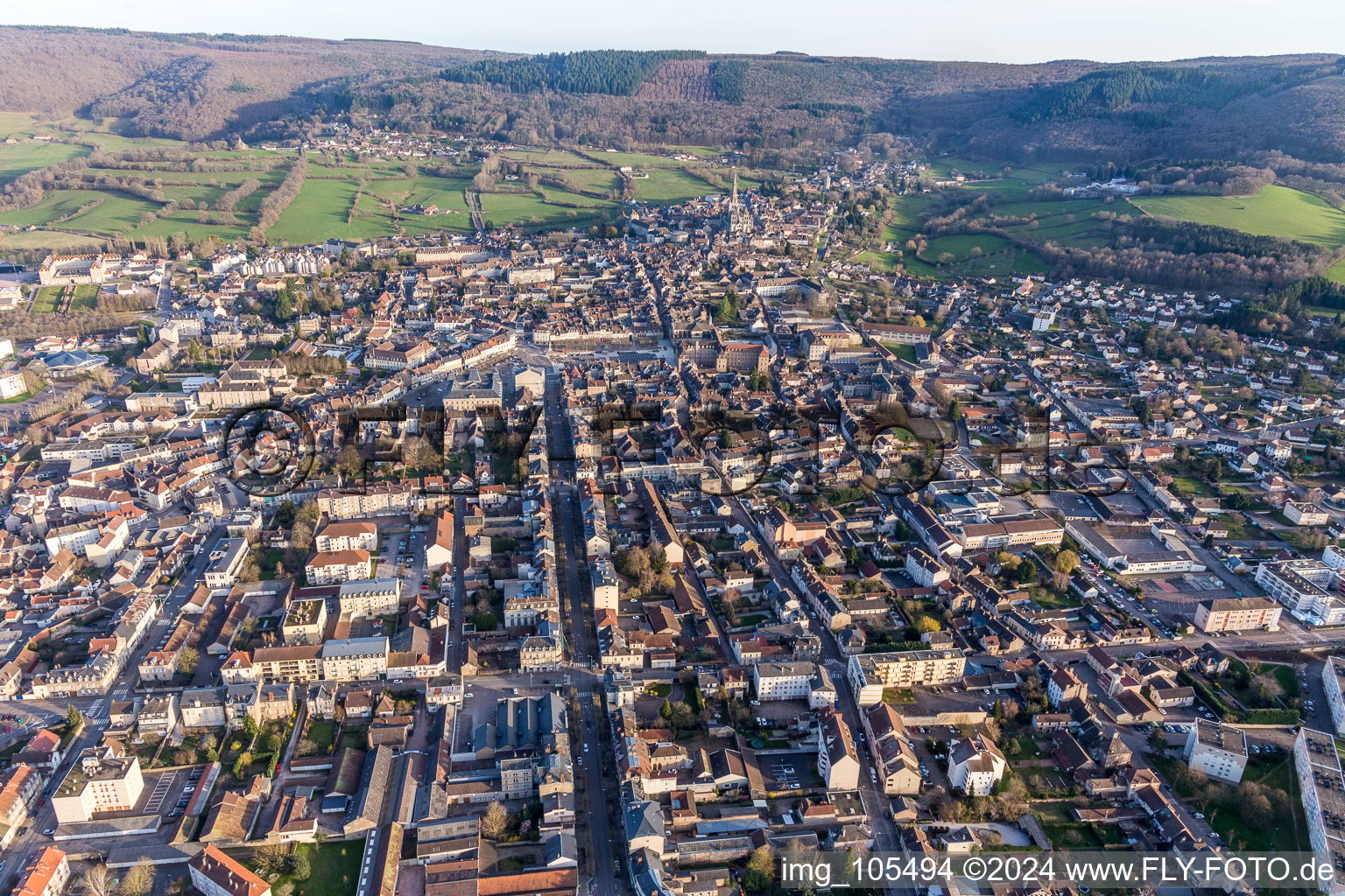 (Bourgogne) à Autun dans le département Saône et Loire, France d'un drone