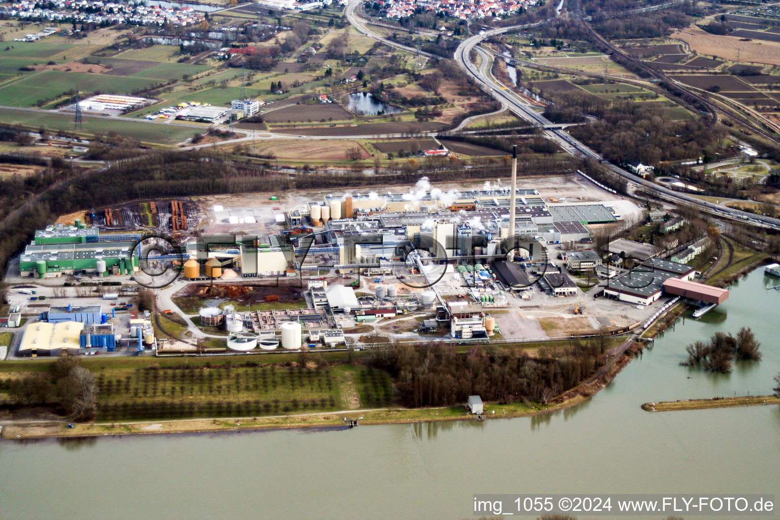 Vue aérienne de Usine de papier Stora Enso à le quartier Knielingen in Karlsruhe dans le département Bade-Wurtemberg, Allemagne