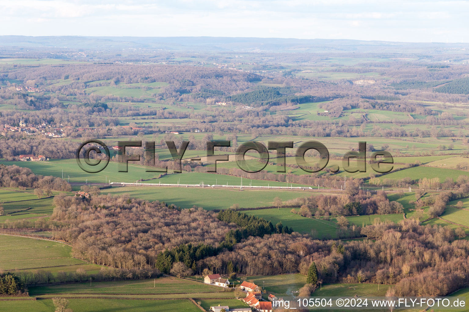 Vue aérienne de TGV à Sully dans le département Saône et Loire, France