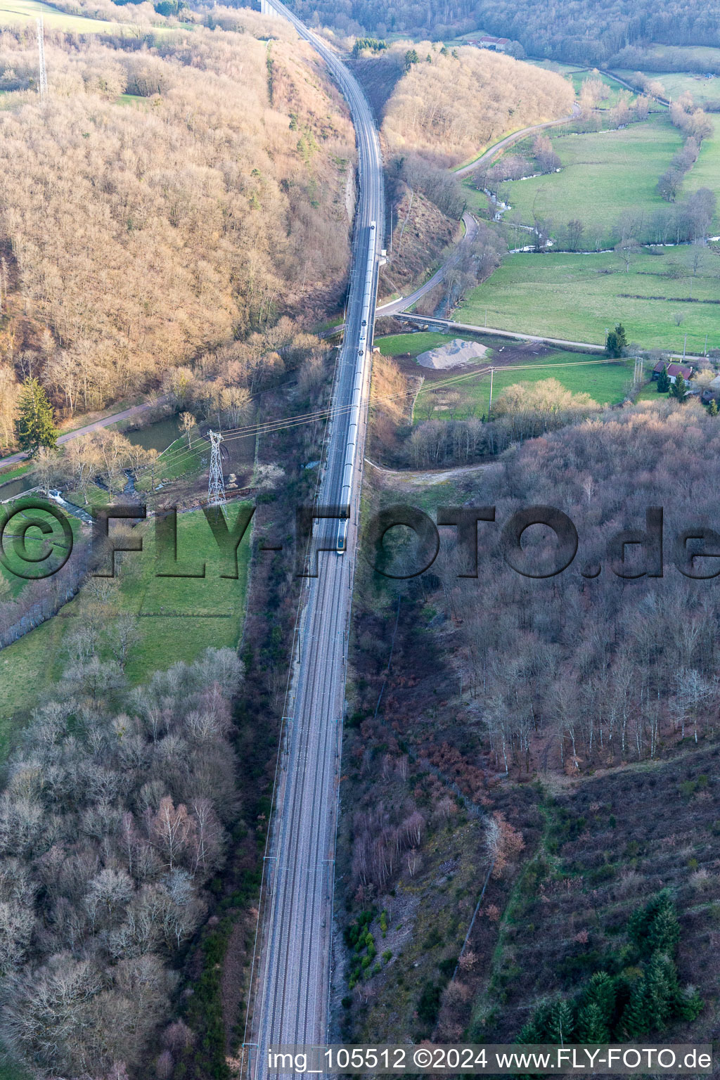 Photographie aérienne de TGV à Sully dans le département Saône et Loire, France