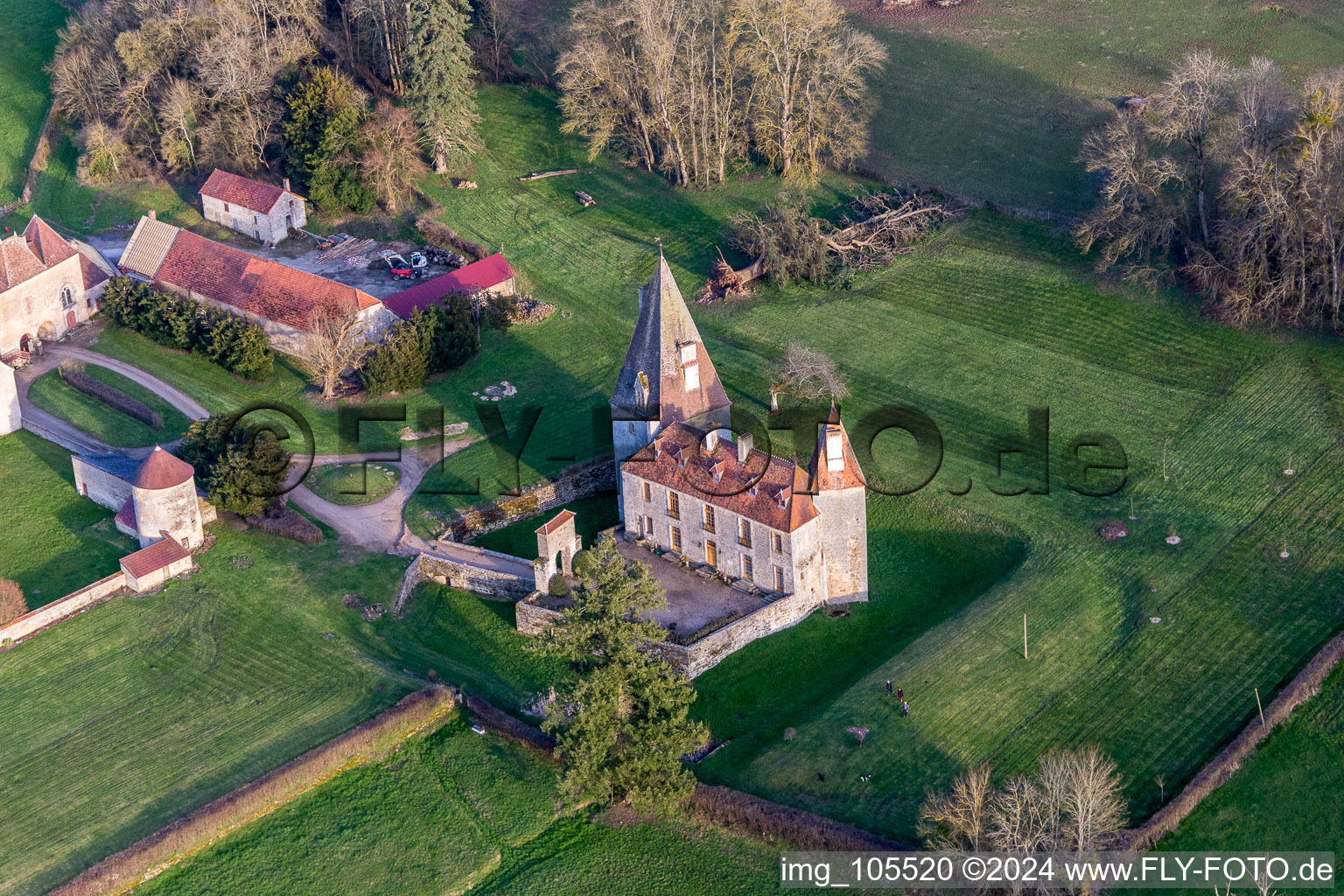 Photographie aérienne de Château de Morlet en Bourgogne à Morlet dans le département Saône et Loire, France