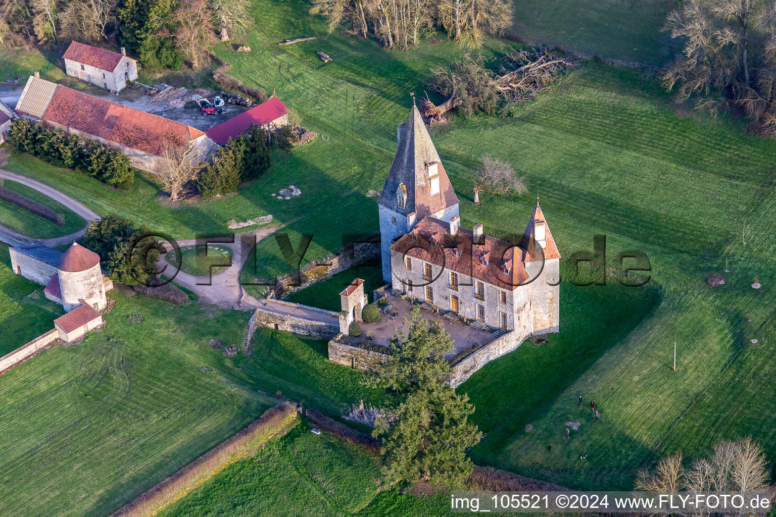 Vue oblique de Château de Morlet en Bourgogne à Morlet dans le département Saône et Loire, France