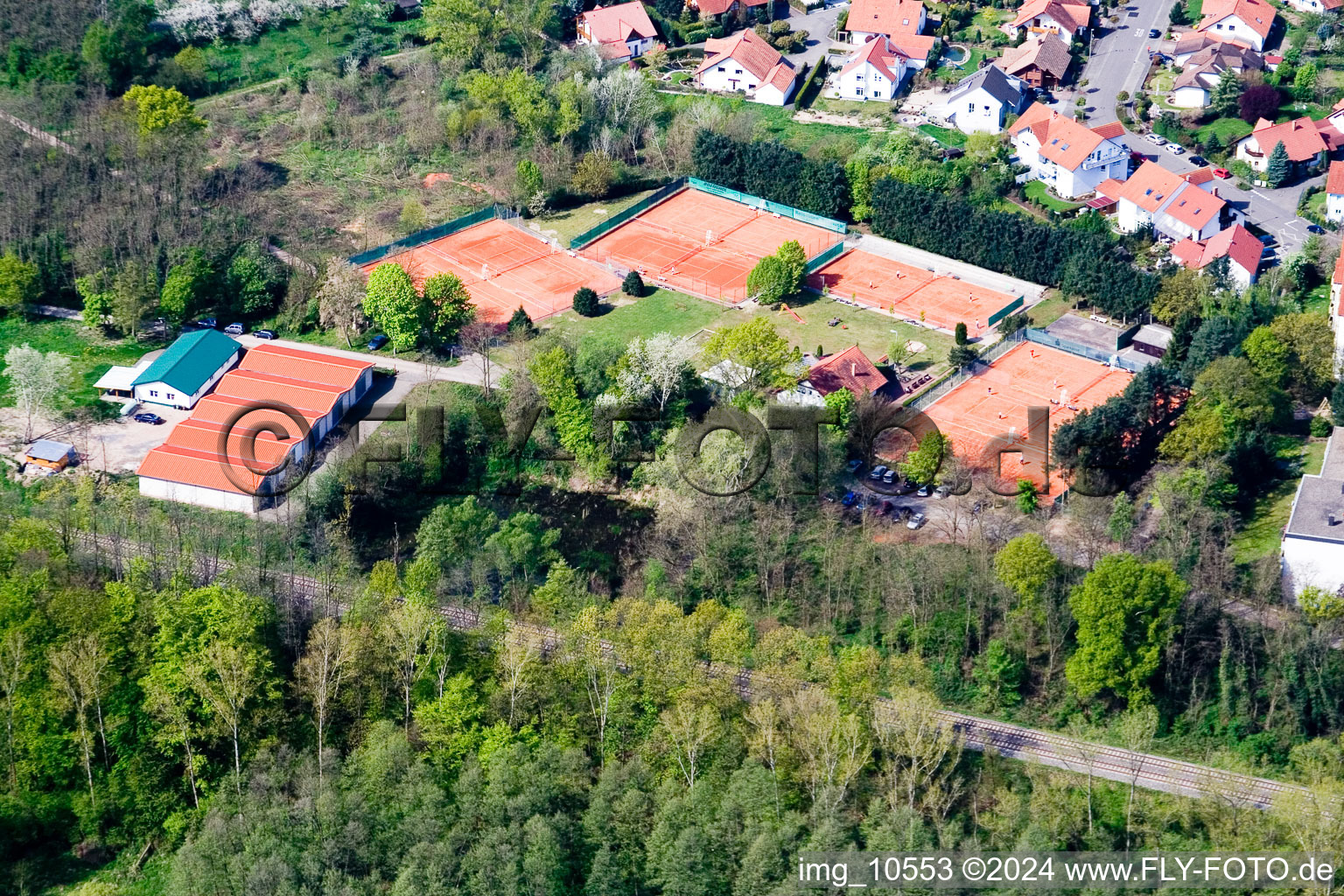 Vue d'oiseau de Club de tennis à Jockgrim dans le département Rhénanie-Palatinat, Allemagne