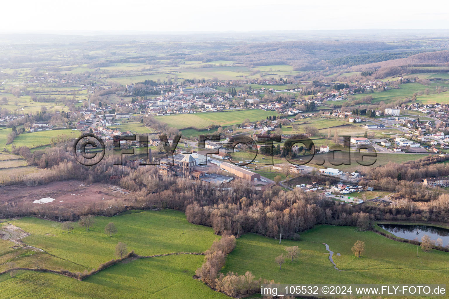 Vue aérienne de Ancienne aciérie (Bourgogne) à Épinac dans le département Saône et Loire, France