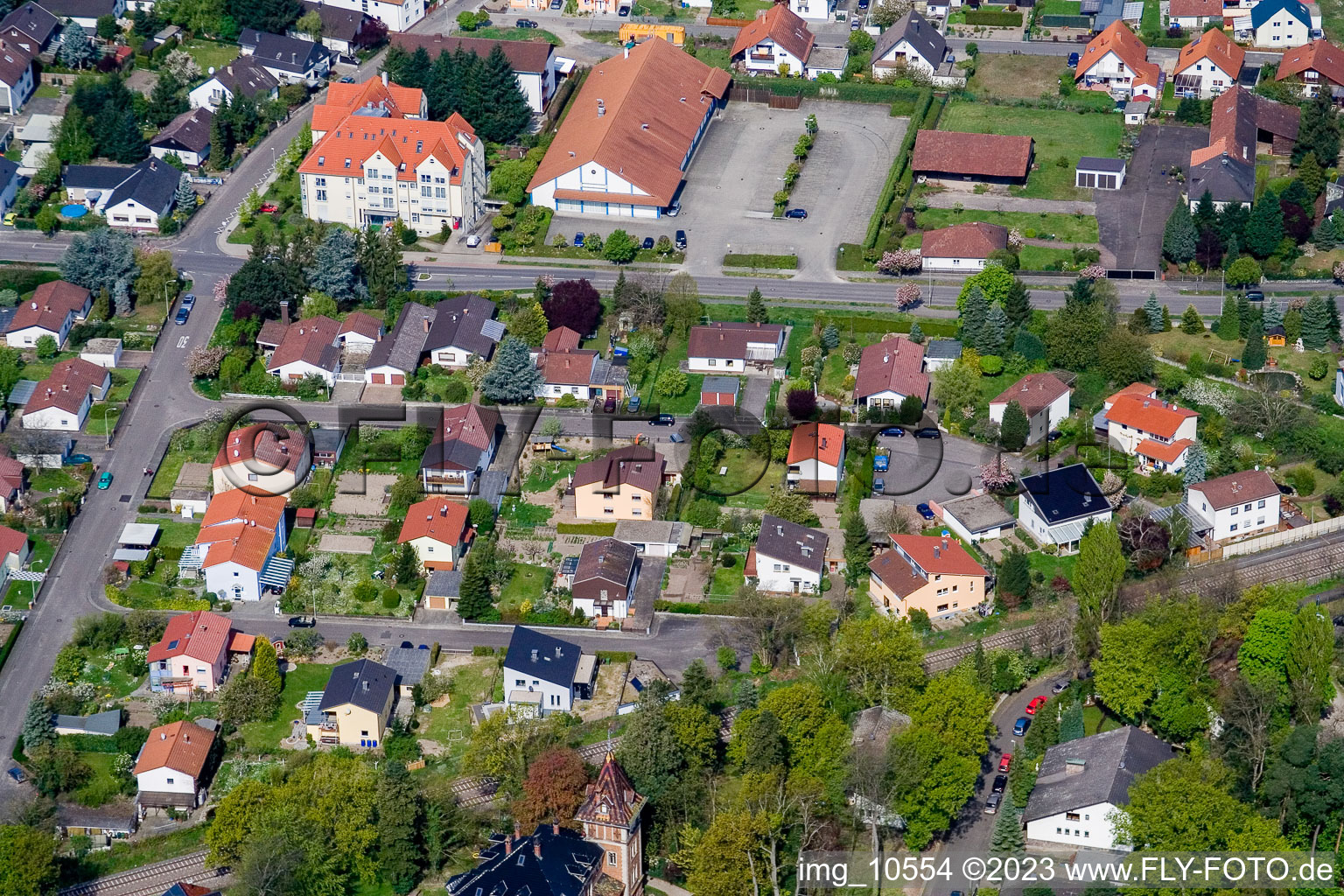 Vue oblique de Germersheimer Strasse, Kandeler Strasse à Jockgrim dans le département Rhénanie-Palatinat, Allemagne