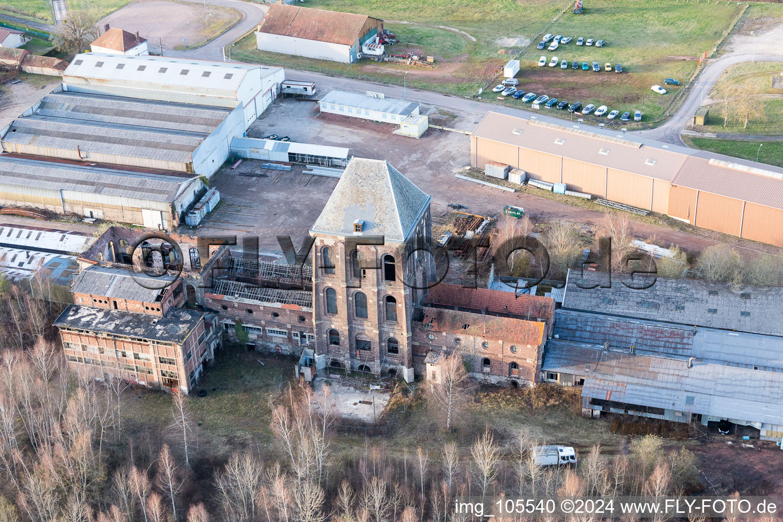 Ancienne aciérie (Bourgogne) à Épinac dans le département Saône et Loire, France hors des airs