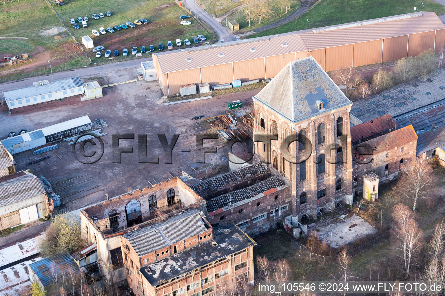 Ancienne aciérie (Bourgogne) à Épinac dans le département Saône et Loire, France depuis l'avion