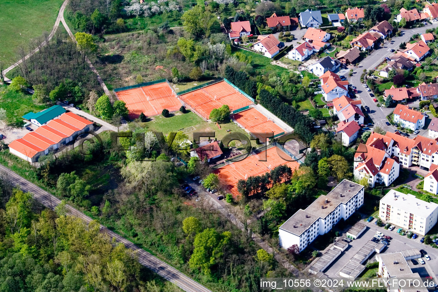 Club de tennis à Jockgrim dans le département Rhénanie-Palatinat, Allemagne vue du ciel
