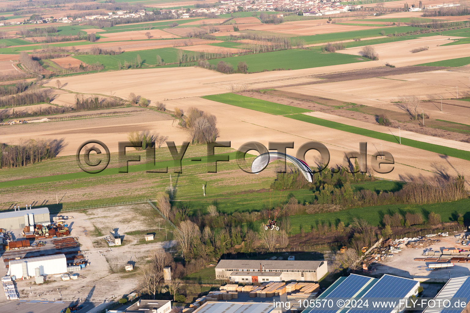 Aérodrome d'Al Casale à Panellia di Sedegliano dans le département Frioul-Vénétie Julienne, Italie d'en haut