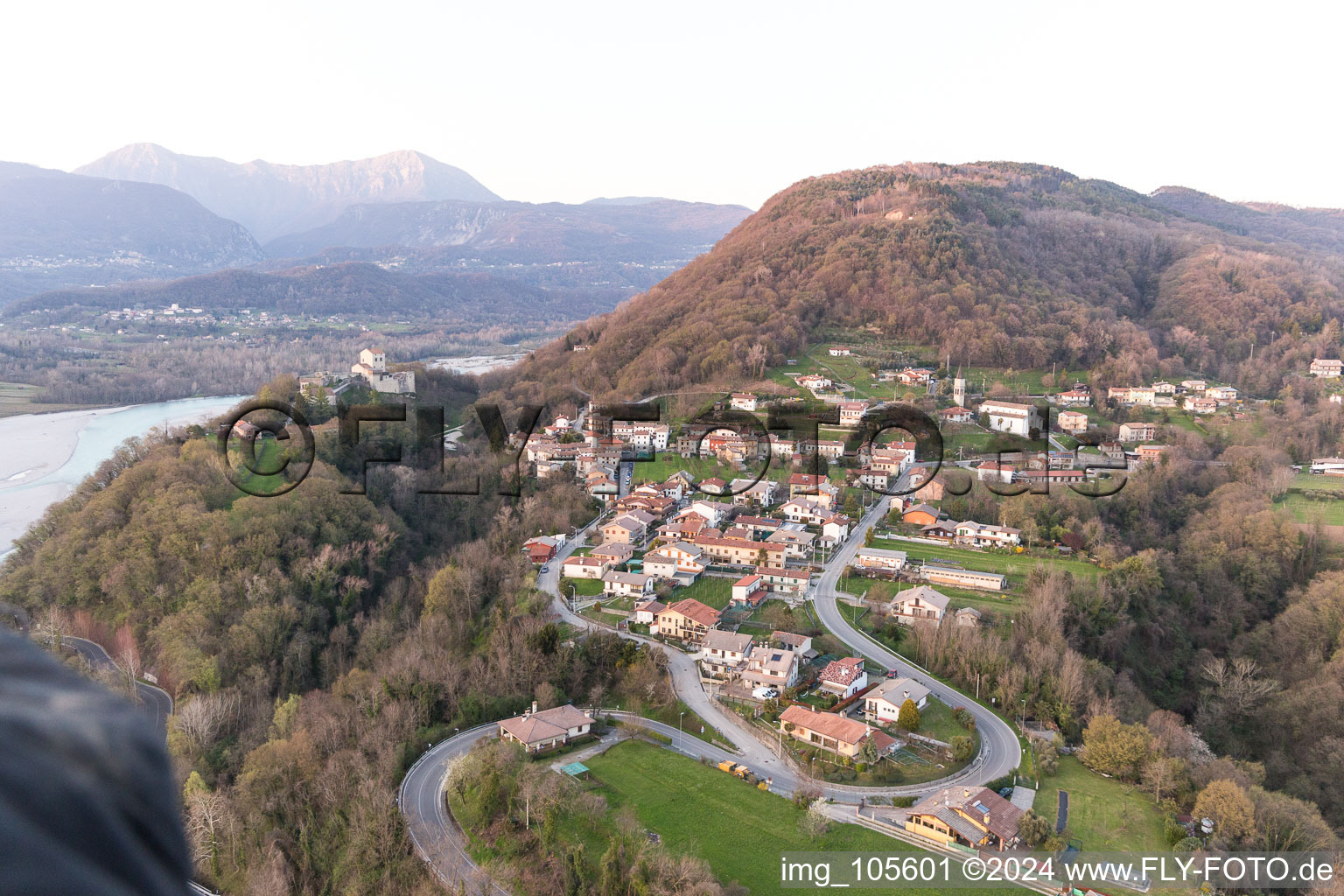 Vue aérienne de San Pietro dans le département Frioul-Vénétie Julienne, Italie