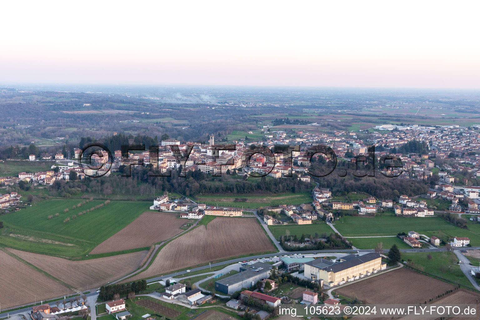 San Daniele del Friuli dans le département Udine, Italie d'en haut